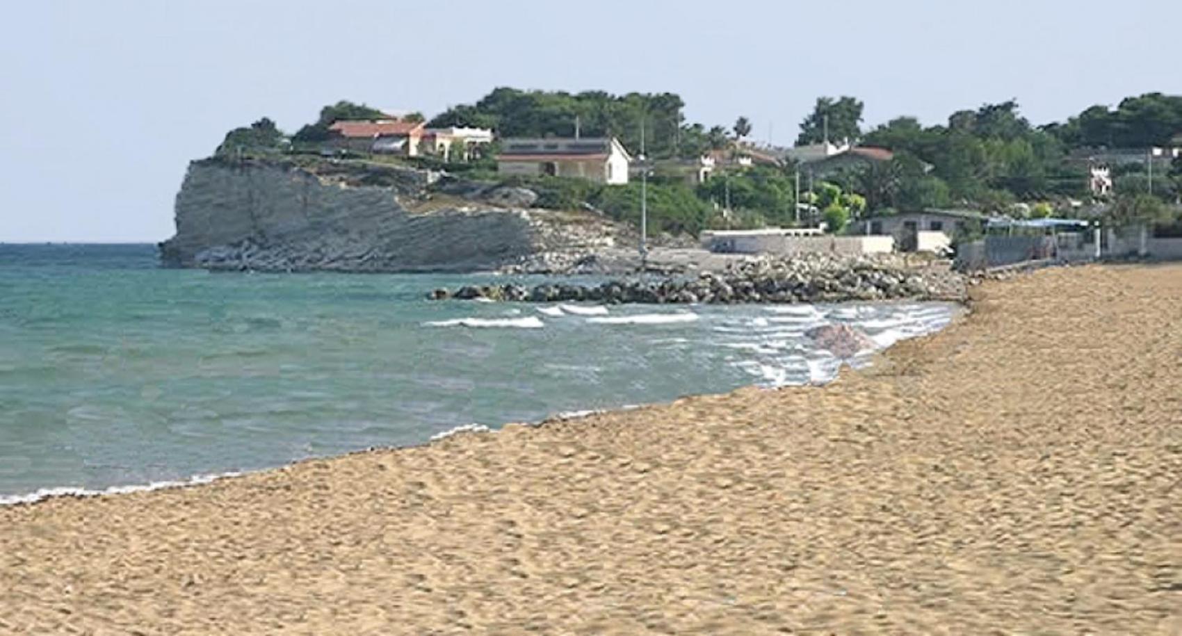 הוילה אבולה Casa Vacanze Robinson מראה חיצוני תמונה